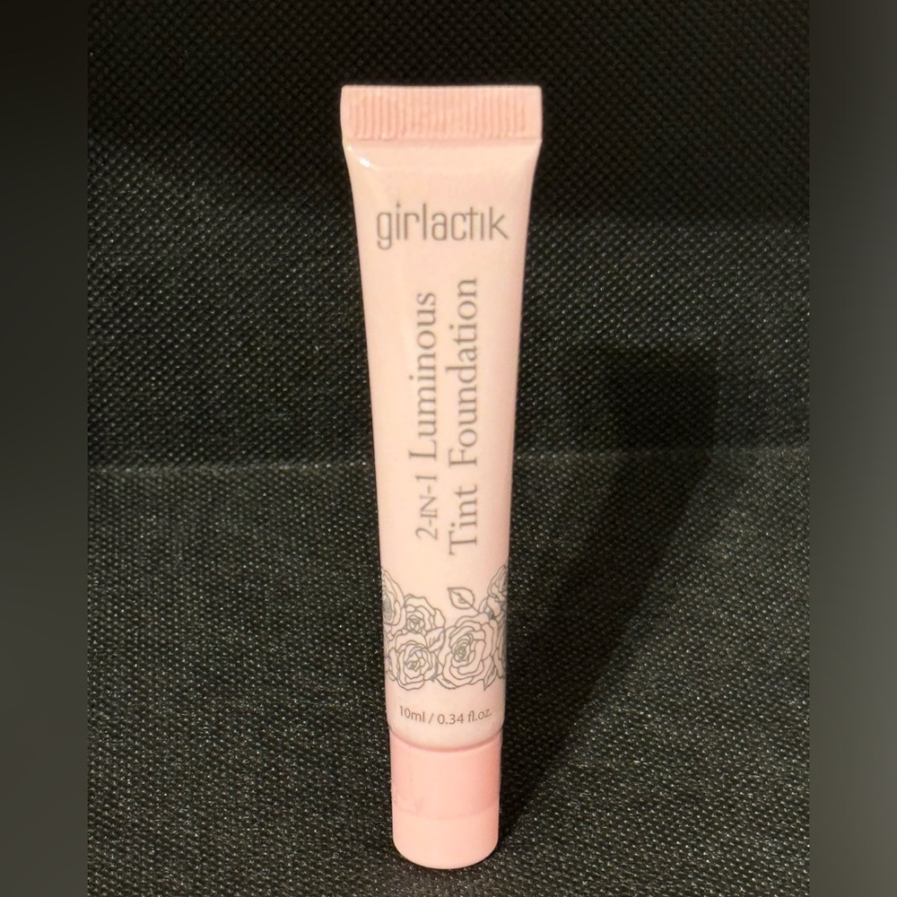 Girlactik Luminous Tint Foundation Medium F4